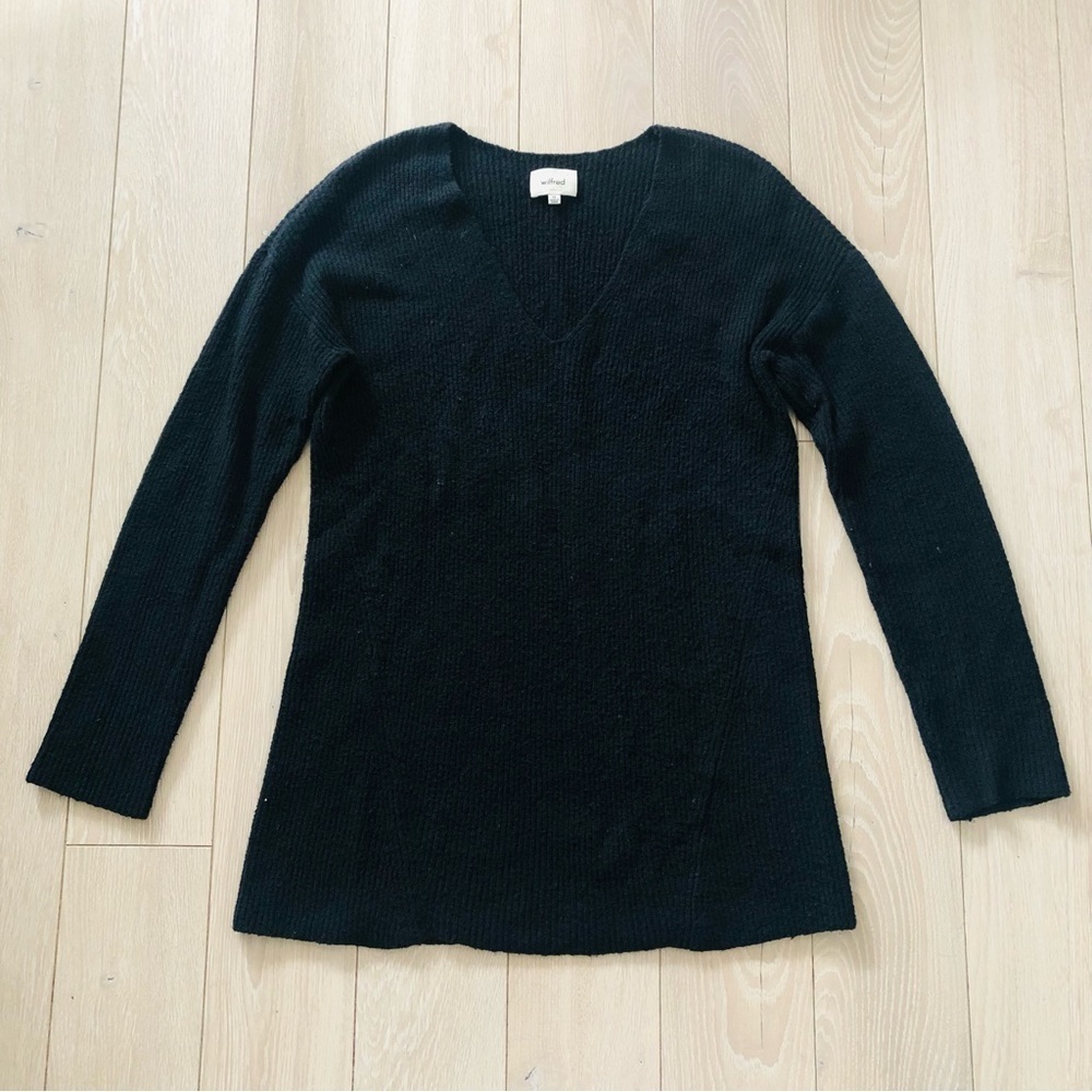 Wilfred Ribbed V Neck Relaxed Fit Sweater in Black Size XS Aritzia